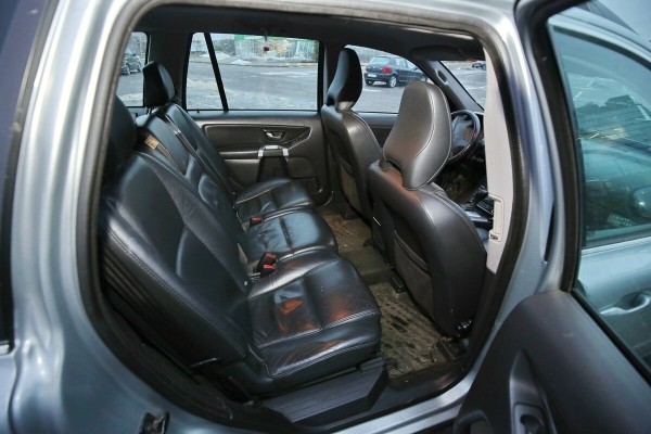 Год не может расстаться с машиной. Белорус продаёт 15-летний Volvo XC90, а никто не берёт! Почему?