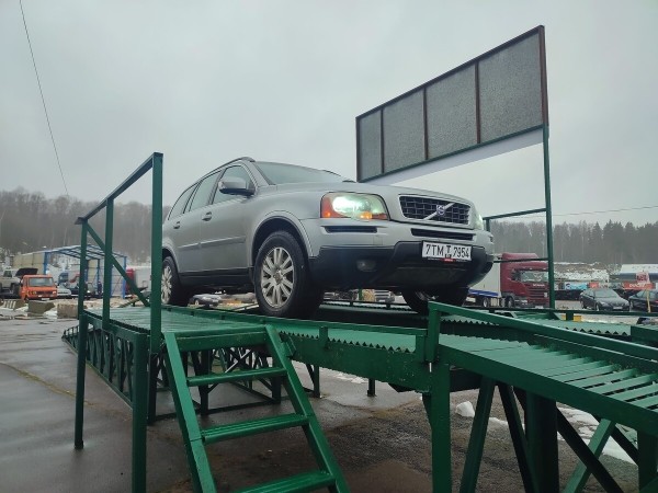 Год не может расстаться с машиной. Белорус продаёт 15-летний Volvo XC90, а никто не берёт! Почему?
