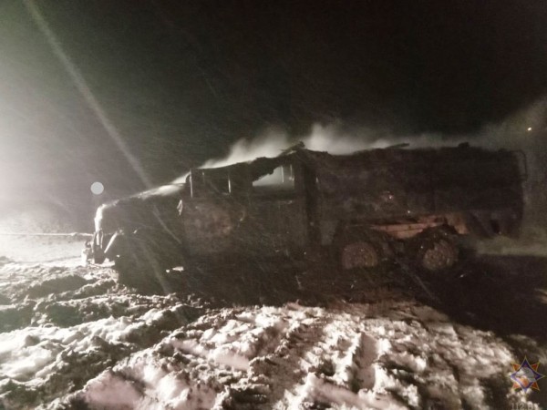 Сгорел грузовик. В Столинском районе произошел пожар на территории мехдвора одного из хозяйств Сгорел грузовик. В Столинском районе произошел пожар на территории мехдвора одного из хозяйств