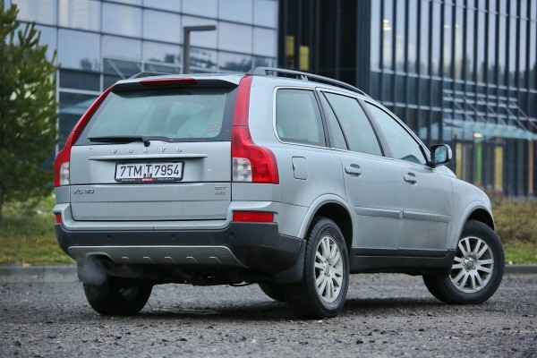 Год не может расстаться с машиной. Белорус продаёт 15-летний Volvo XC90, а никто не берёт! Почему?