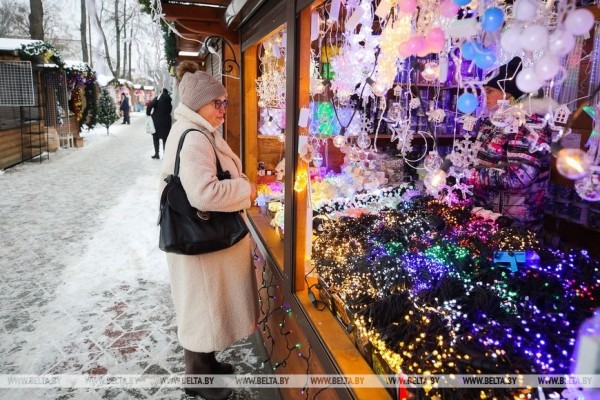 Пестрые, сияющие и манящие. Предновогодние ярмарки открылись в Бресте