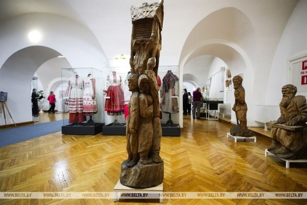 Самобытную культуру Пинско-Ивацевичского региона представили в Художественном музее Бреста Самобытную культуру Пинско-Ивацевичского региона представили в Художественном музее Бреста