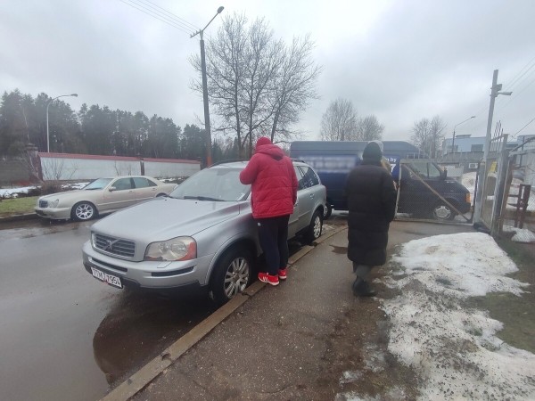 Год не может расстаться с машиной. Белорус продаёт 15-летний Volvo XC90, а никто не берёт! Почему?