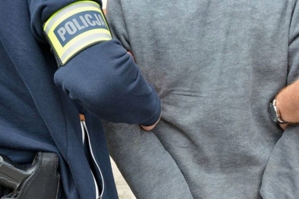 В Варшаве задержали белоруса с газовым пистолетом В Варшаве задержали белоруса с газовым пистолетом