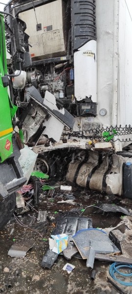 Смертельная авария с фурой на М1. «Занесло на заснеженной дороге, выбросило на встречку. А через две секунды в меня прилетел МАЗ»