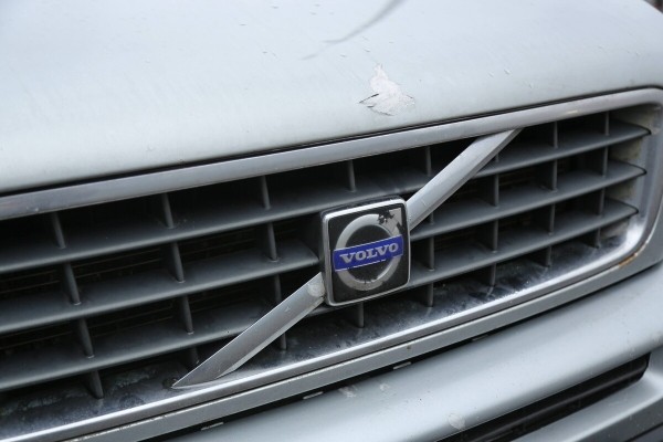 Год не может расстаться с машиной. Белорус продаёт 15-летний Volvo XC90, а никто не берёт! Почему?