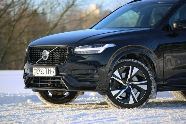 «ТО у дилера со всеми расходниками — 1 200 рублей». Белорус о владении 400-сильным гибридом Volvo XC90