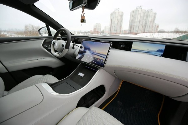 «Когда грянули морозы, заряда гарантированно хватало на 400 км». Белорус о владении роскошным «китайцем» Avatr 11