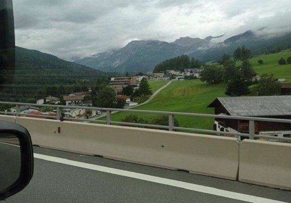 «Итальянцы подрезают, немцы — средний палец показывают». Женщина из Брестской области о работе дальнобойщицей