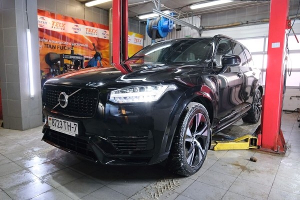 «ТО у дилера со всеми расходниками — 1 200 рублей». Белорус о владении 400-сильным гибридом Volvo XC90