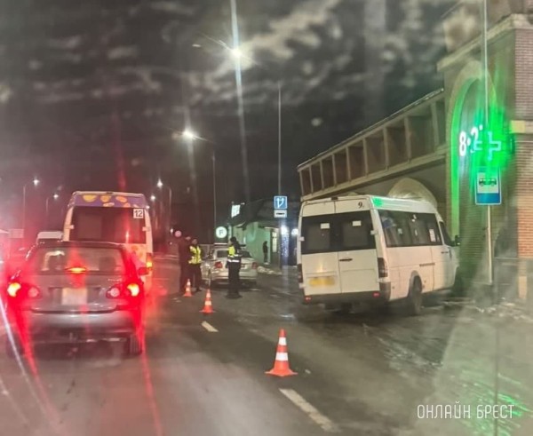 Маршрутка в Бресте сбила пешехода Маршрутка в Бресте сбила пешехода