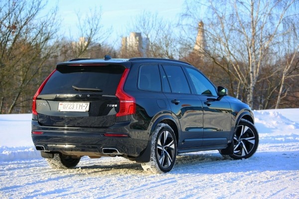 «ТО у дилера со всеми расходниками — 1 200 рублей». Белорус о владении 400-сильным гибридом Volvo XC90