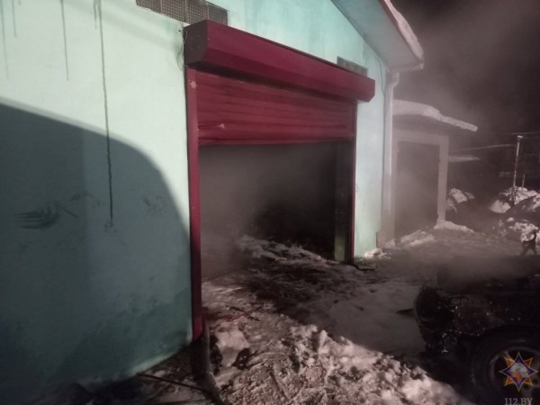Легковой автомобиль сгорел в гараже в Барановичах Легковой автомобиль сгорел в гараже в Барановичах