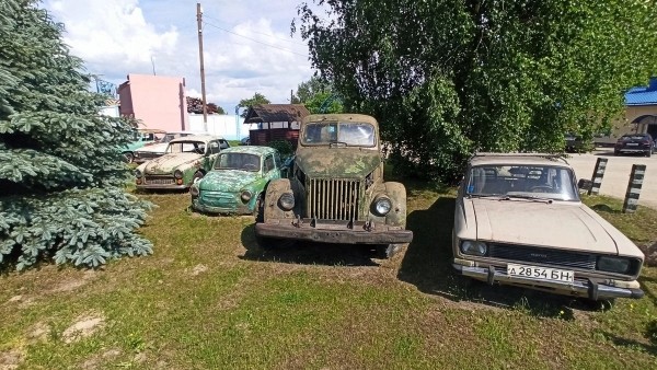 Музей «спасенных кузовов» под открытым небом есть в Дрогичине