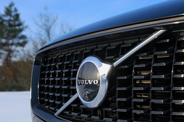 «ТО у дилера со всеми расходниками — 1 200 рублей». Белорус о владении 400-сильным гибридом Volvo XC90