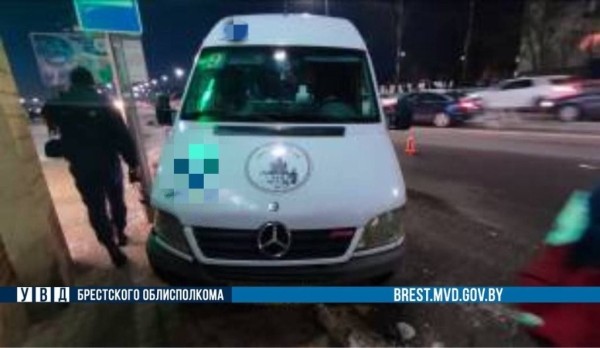 Маршрутка в Бресте сбила пешехода Маршрутка в Бресте сбила пешехода