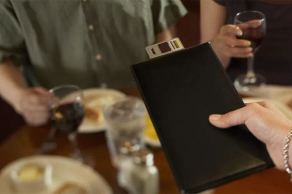 В Минске иностранец придумал «оригинальный» способ не платить по счетам в ресторанах