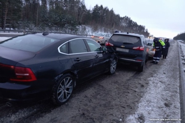 Массовая авария на М1. Водитель опрокинувшегося Geely Coolray рассказал, как все произошло Массовая авария на М1. Водитель опрокинувшегося Geely Coolray рассказал, как все произошло