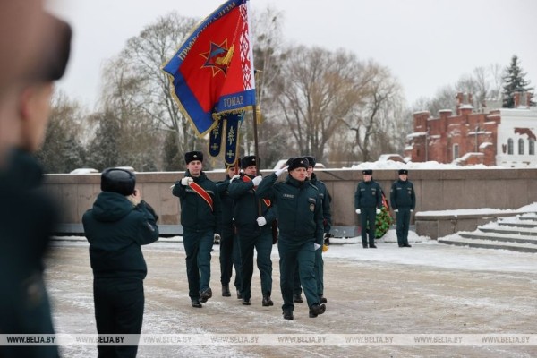 Около 80 молодых сотрудников МЧС приняли присягу в Брестской крепости
