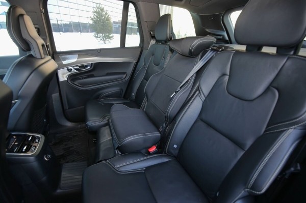 «ТО у дилера со всеми расходниками — 1 200 рублей». Белорус о владении 400-сильным гибридом Volvo XC90