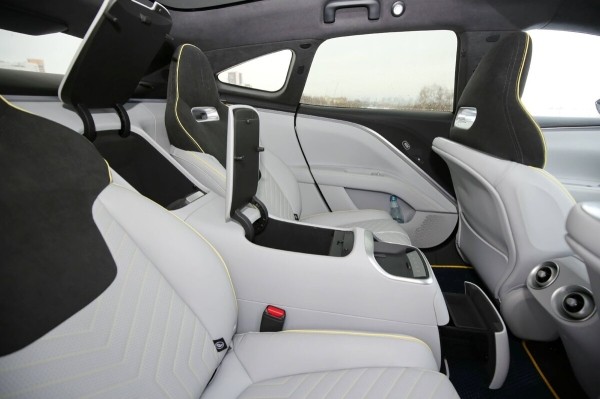 «Когда грянули морозы, заряда гарантированно хватало на 400 км». Белорус о владении роскошным «китайцем» Avatr 11