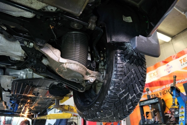 «ТО у дилера со всеми расходниками — 1 200 рублей». Белорус о владении 400-сильным гибридом Volvo XC90