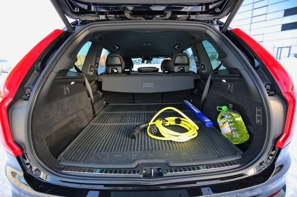 «ТО у дилера со всеми расходниками — 1 200 рублей». Белорус о владении 400-сильным гибридом Volvo XC90