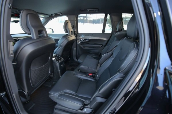 «ТО у дилера со всеми расходниками — 1 200 рублей». Белорус о владении 400-сильным гибридом Volvo XC90