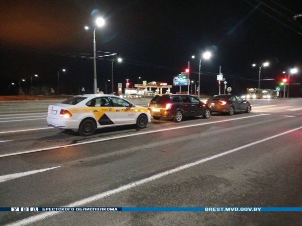 В Бресте водитель автомобиля Volkswagen скрылся с места ДТП В Бресте водитель автомобиля Volkswagen скрылся с места ДТП