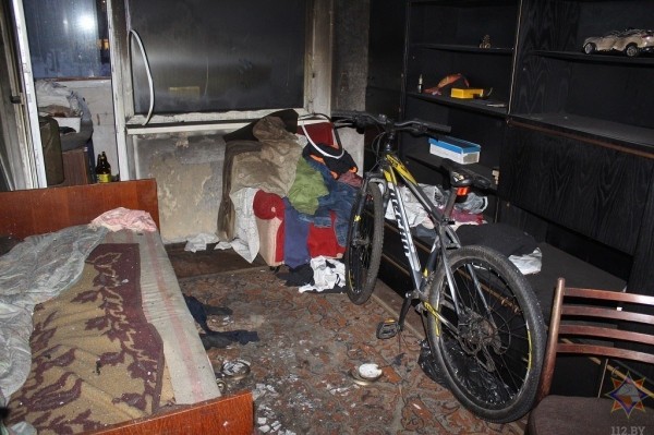 В Бресте на пожаре работники МЧС спасли мужчину, еще двое погибли, а один самостоятельно покинул огненную ловушку. Подробности