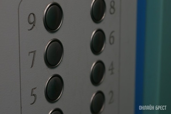 Застряла в лифте, а при вызволении сломала руку. Что решил суд? Застряла в лифте, а при вызволении сломала руку. Что решил суд?