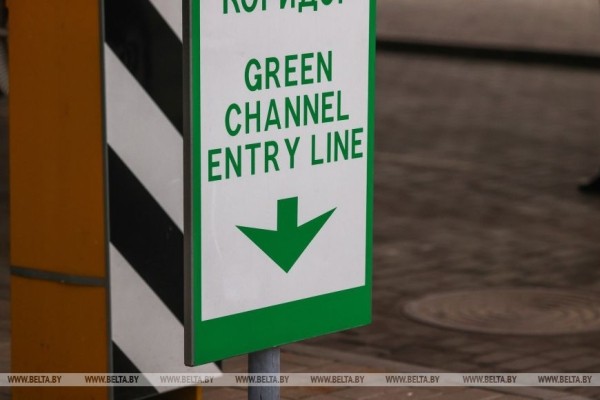 Таможенный пост «Варшавский мост» за сутки пересекают около 2 тыс. легковушек и 180 автобусов