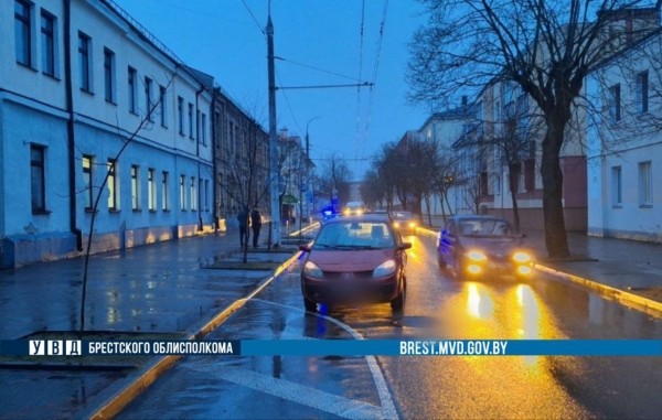 В Бресте утром автомобиль сбил пешехода В Бресте утром автомобиль сбил пешехода