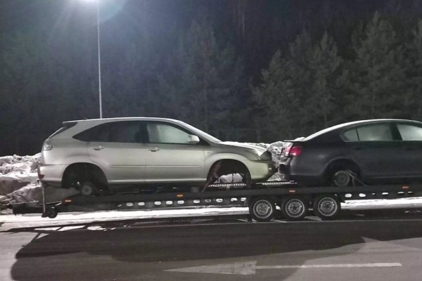 Литовские пограничники не выпустили три автомобиля на лафете в Беларусь