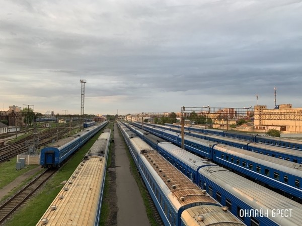 Как два удара молнии подряд. Инспектор объяснила, почему нельзя влезать на крышу вагона поезда