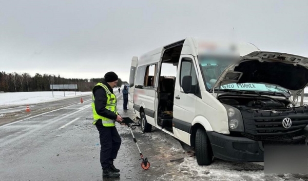 Маршрутка была на «лысой» резине. Подробности аварии в Березинском районе