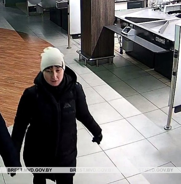 В Бресте милиция устанавливает личность женщины. Смотрите фото