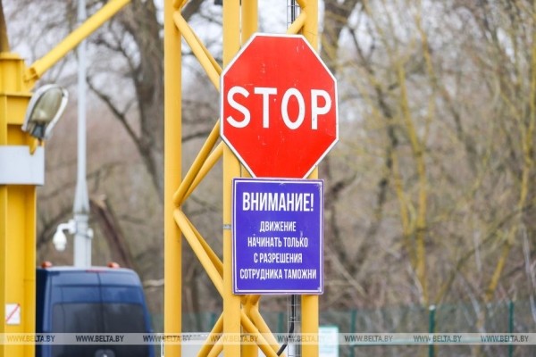 Таможенный пост «Варшавский мост» за сутки пересекают около 2 тыс. легковушек и 180 автобусов