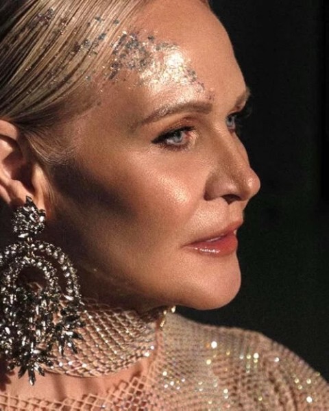 Модель 60+ рассказала, как сохранить бодрость духа и привлекательность Модель 60+ рассказала, как сохранить бодрость духа и привлекательность