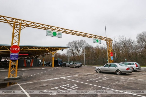 Таможенный пост «Варшавский мост» за сутки пересекают около 2 тыс. легковушек и 180 автобусов