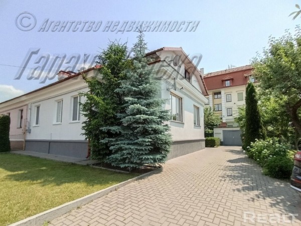 На этой улице Бреста располагаются самые дорогие дома города. Посмотрели, что тут продается На этой улице Бреста располагаются самые дорогие дома города. Посмотрели, что тут продается