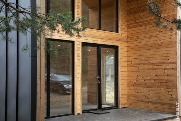 Белорус втайне построил на даче стильный дом и подарил его жене Белорус втайне построил на даче стильный дом и подарил его жене