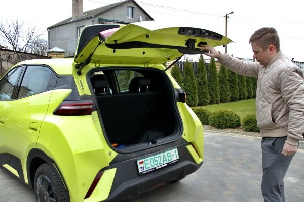 Брестский блогер Василий Пошелюк о BYD Seagull: «Больше 130 км/ч не едет. Зато может вскипятить чайник!»
