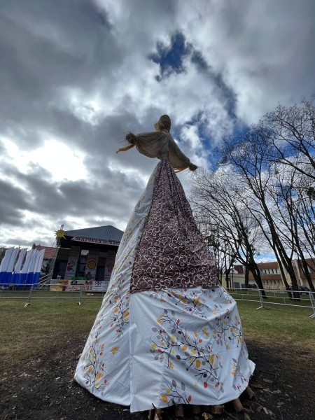 В Бресте проходят народные гуляния «Широкая масленица». Фоторепортаж