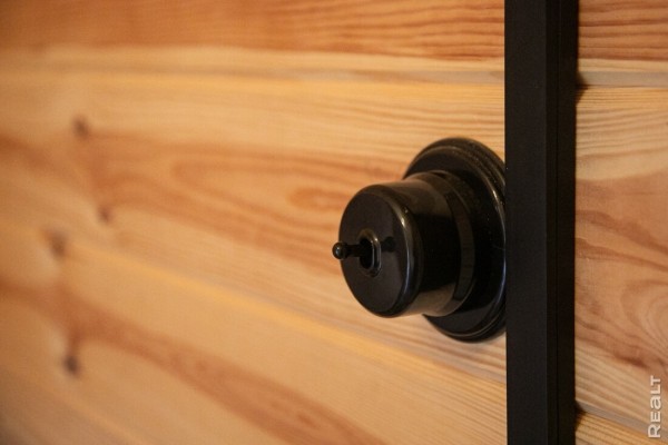 Белорус втайне построил на даче стильный дом и подарил его жене Белорус втайне построил на даче стильный дом и подарил его жене