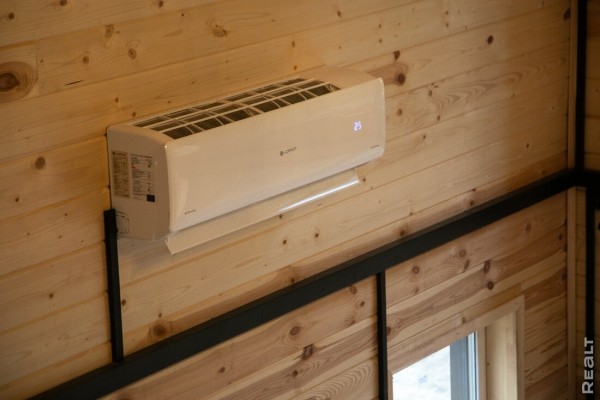 Белорус втайне построил на даче стильный дом и подарил его жене Белорус втайне построил на даче стильный дом и подарил его жене