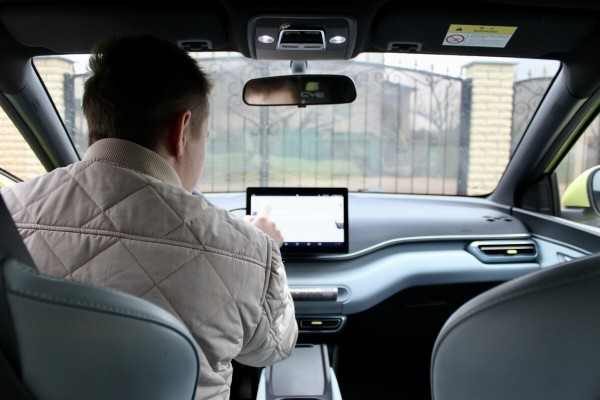 Брестский блогер Василий Пошелюк о BYD Seagull: «Больше 130 км/ч не едет. Зато может вскипятить чайник!»