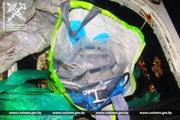 Женщина скрыла от таможенников запчасти на 52 тысячи рублей. Случай на границе в Бресте Женщина скрыла от таможенников запчасти на 52 тысячи рублей. Случай на границе в Бресте
