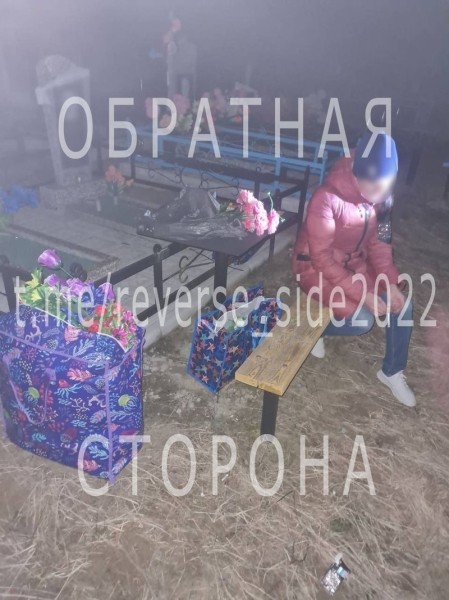 Две белоруски устроили «бизнес» на цветах с кладбища. И вот что с ними случилось Две белоруски устроили «бизнес» на цветах с кладбища. И вот что с ними случилось