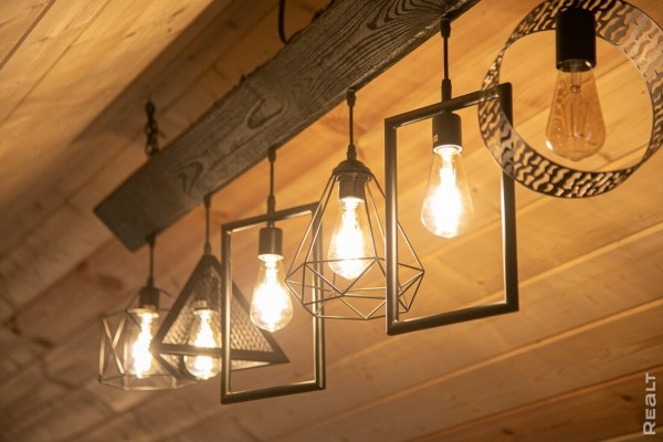 Белорус втайне построил на даче стильный дом и подарил его жене Белорус втайне построил на даче стильный дом и подарил его жене